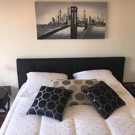 Luckey Homes - Avenue De La Baronne Apartment